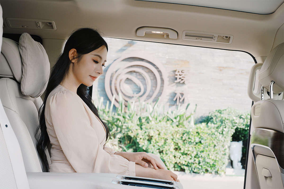 Liaison Welcoming Guest with Private Car